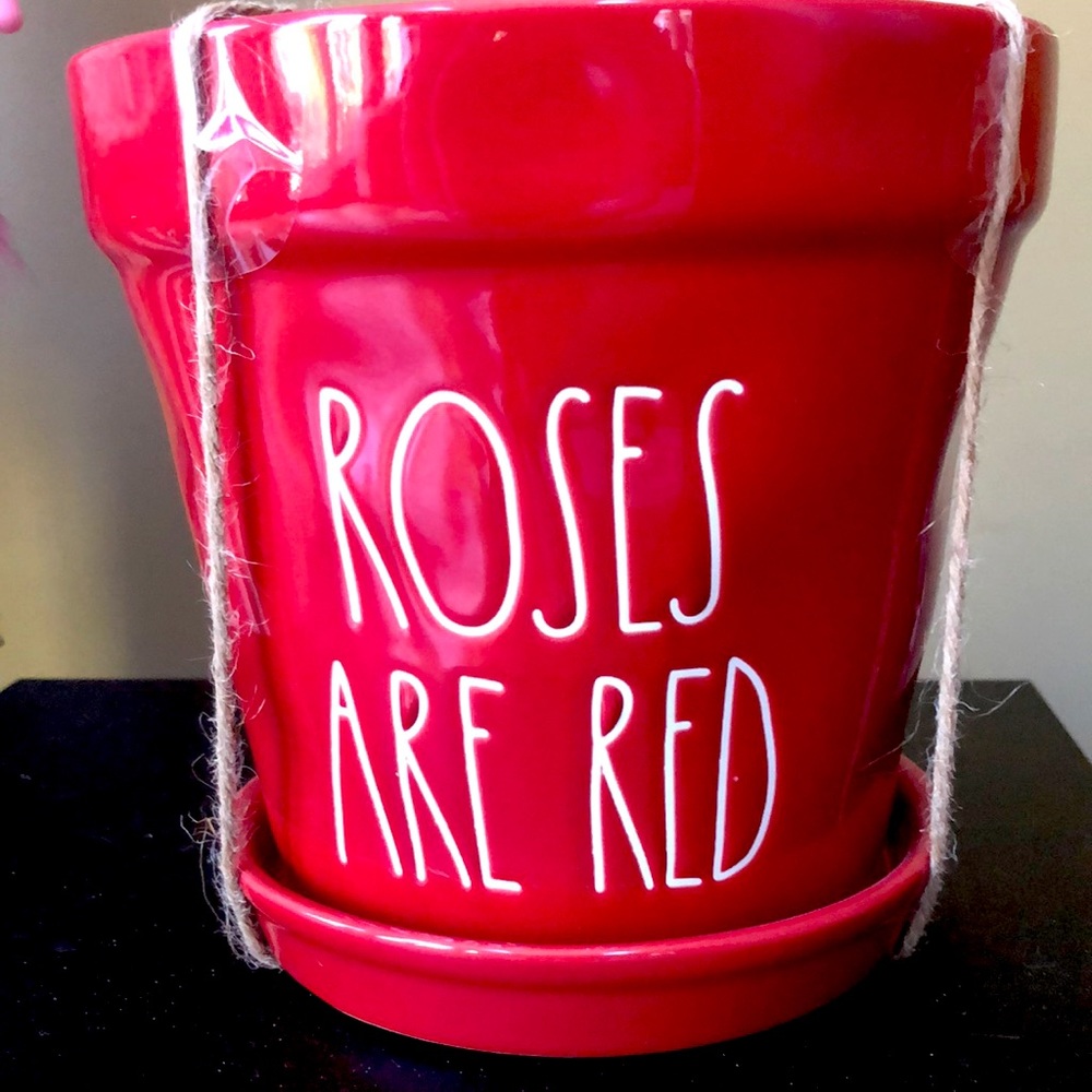 🆕💕 Rae Dunn "Roses are Red" flower pot